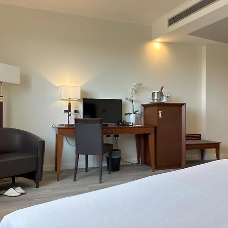 โรงแรมกาปันเนลเล โรม ภายนอก รูปภาพ